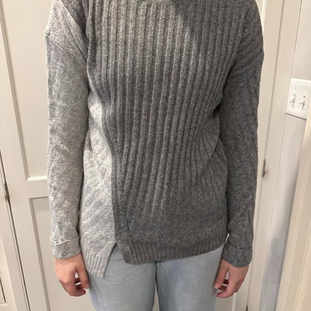 Simply Vera Wang Grey Sweater